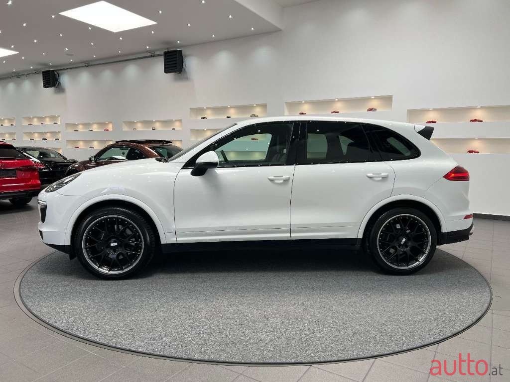 2017' Porsche Cayenne photo #3