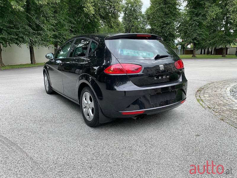 2010' SEAT Leon photo #4