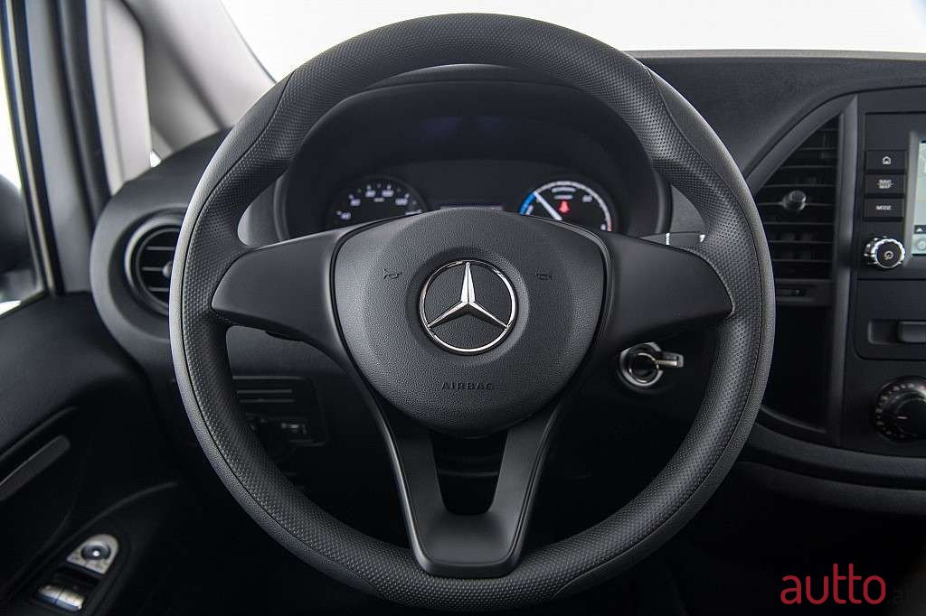 2020' Mercedes-Benz Vito photo #5