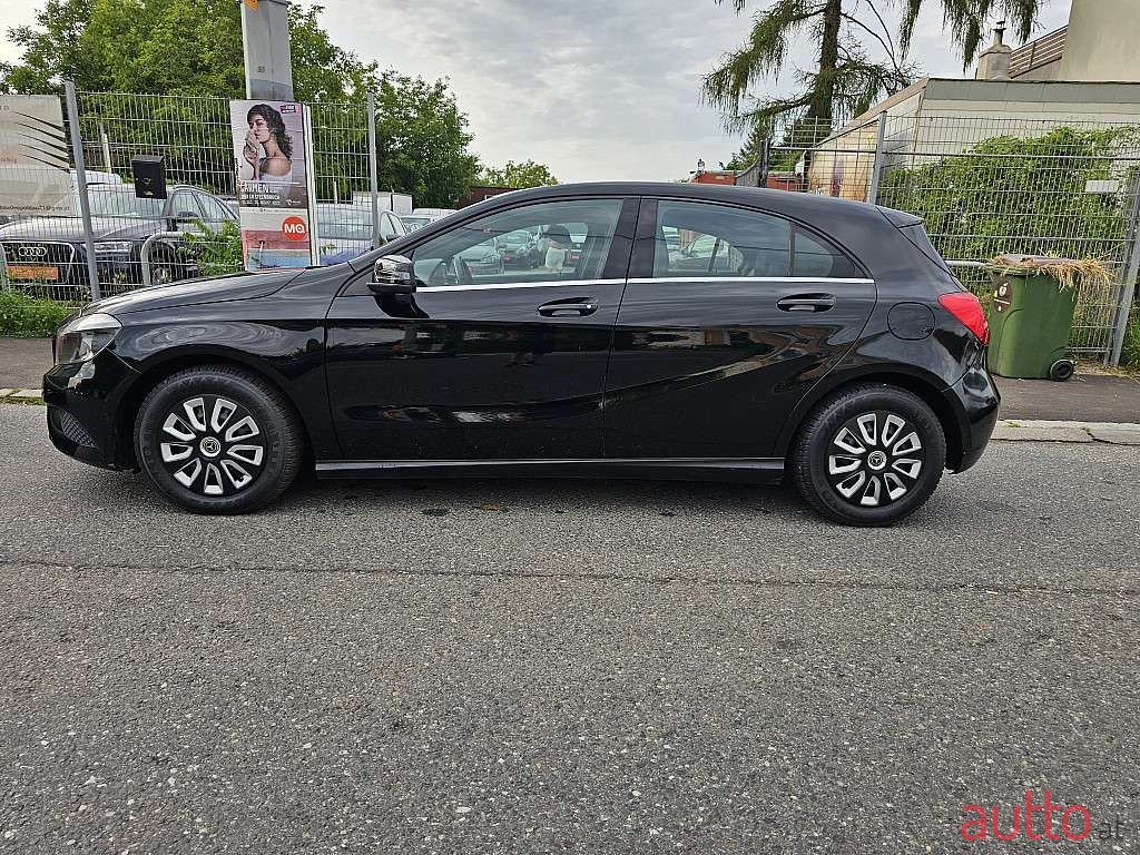 2015' Mercedes-Benz A-Klasse photo #2