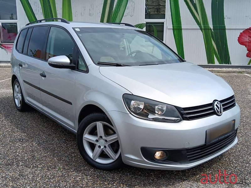 2013' Volkswagen Touran photo #1