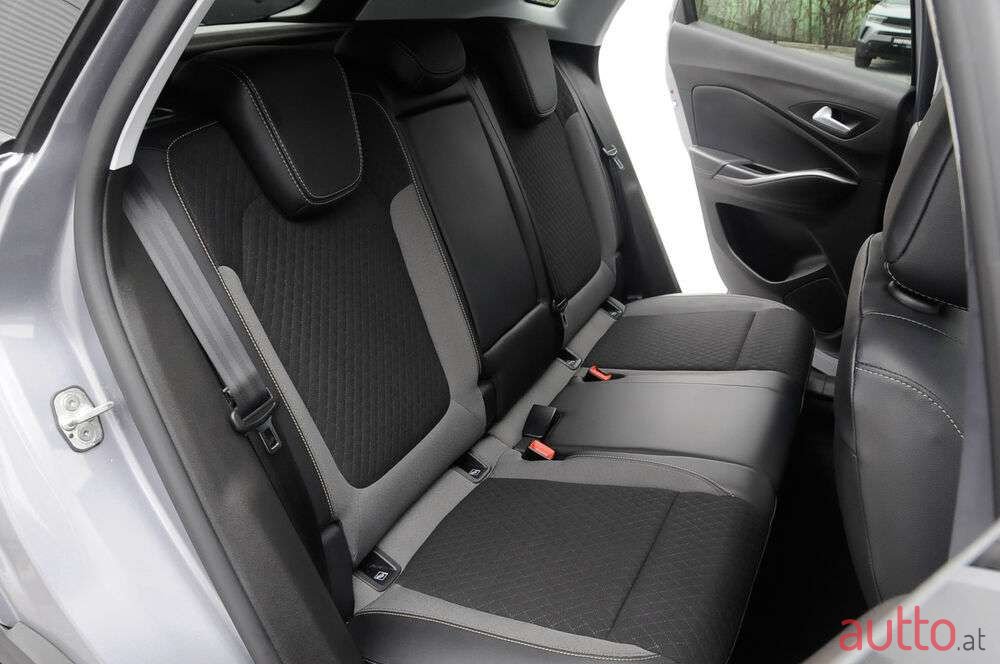 2021' Opel Grandland X photo #6