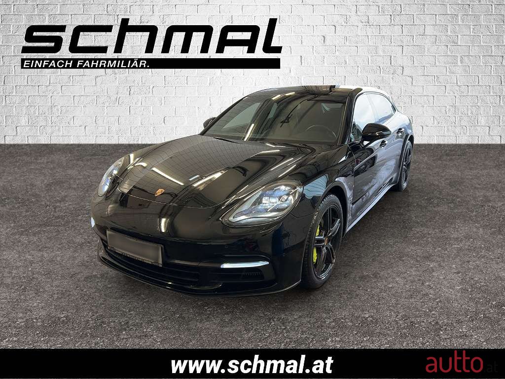 2017' Porsche Panamera photo #1