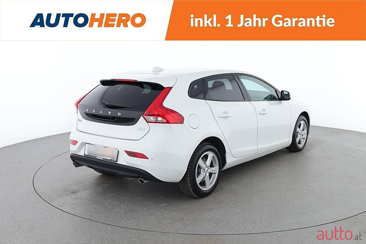 2019' Volvo V40 photo #5
