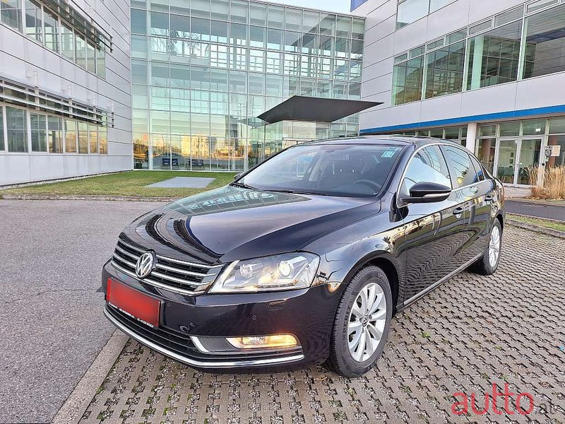 2013' Volkswagen Passat photo #3