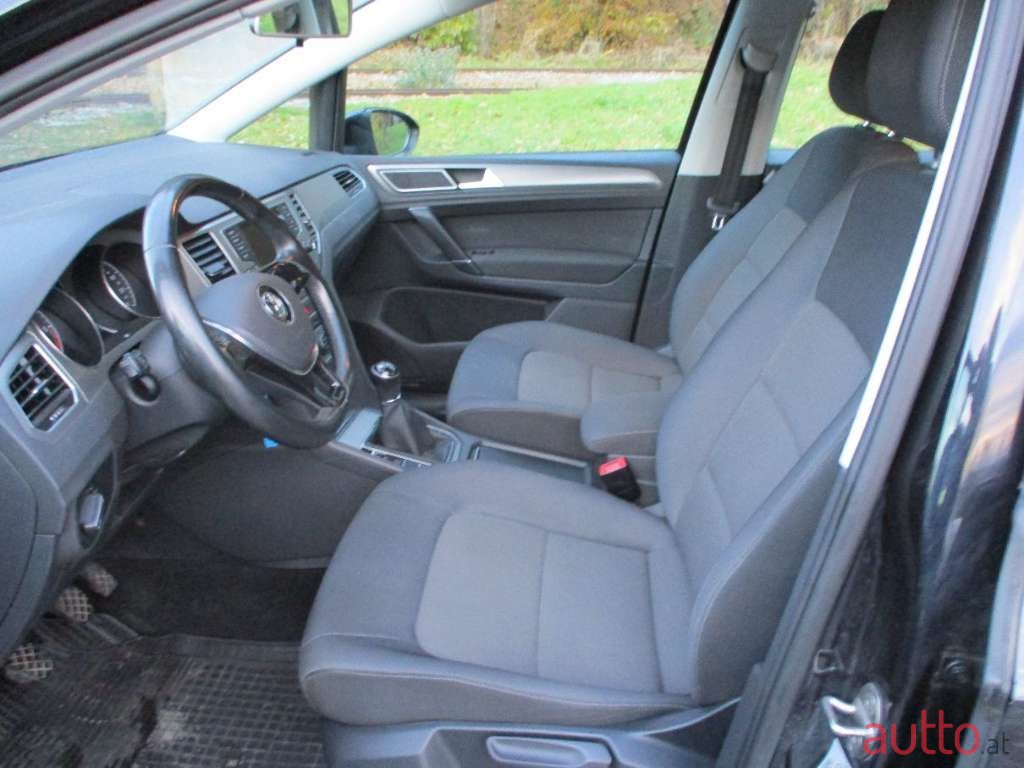 2015' Volkswagen Golf photo #5