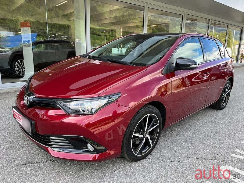 2019' Toyota Auris photo #1