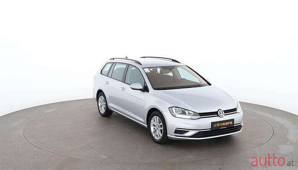 2019' Volkswagen Golf photo #6