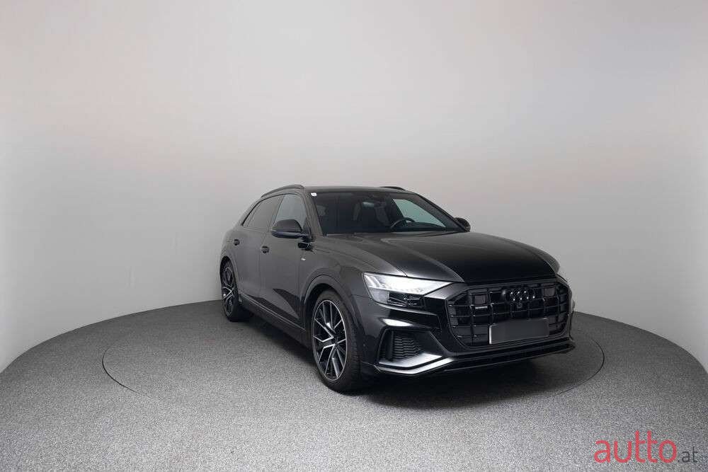 2023' Audi Q8 photo #1