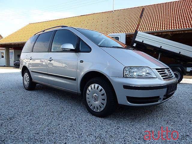 2008' Volkswagen Sharan photo #3