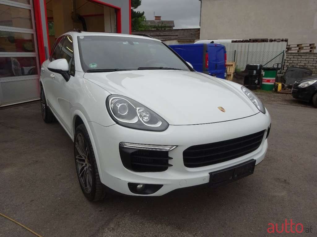 2015' Porsche Cayenne photo #1