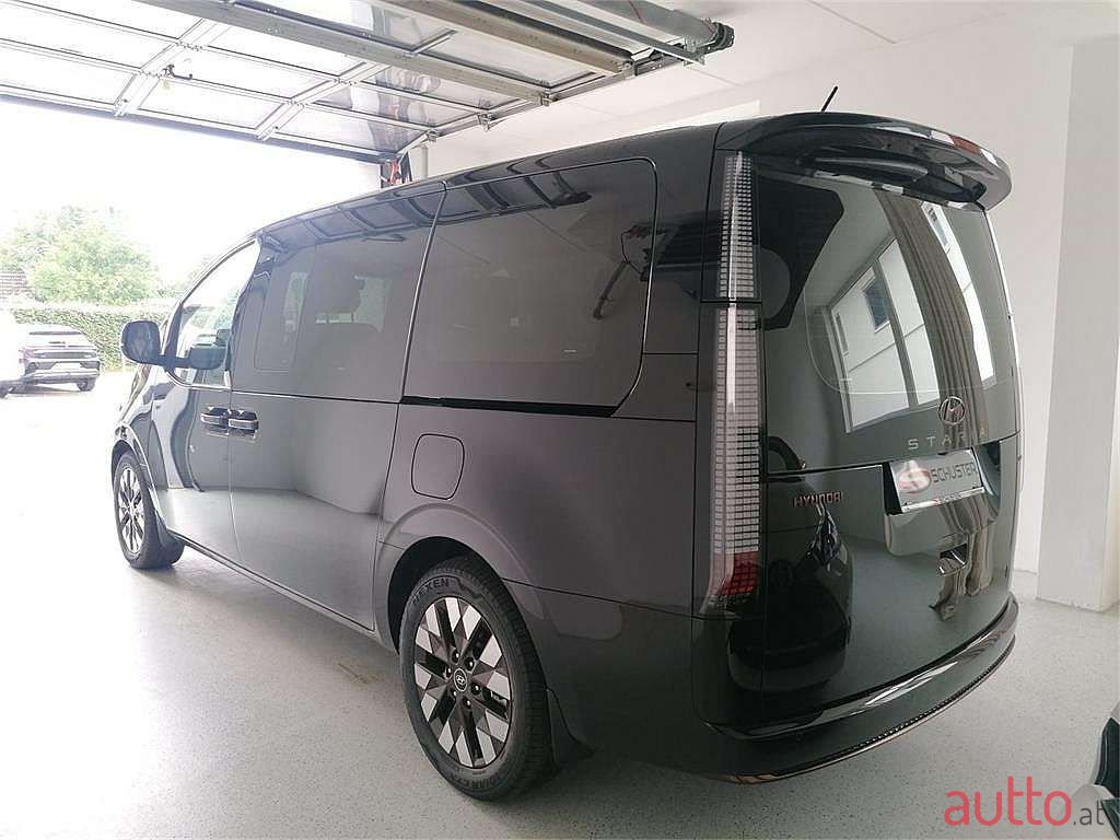 2022' Hyundai Staria photo #3