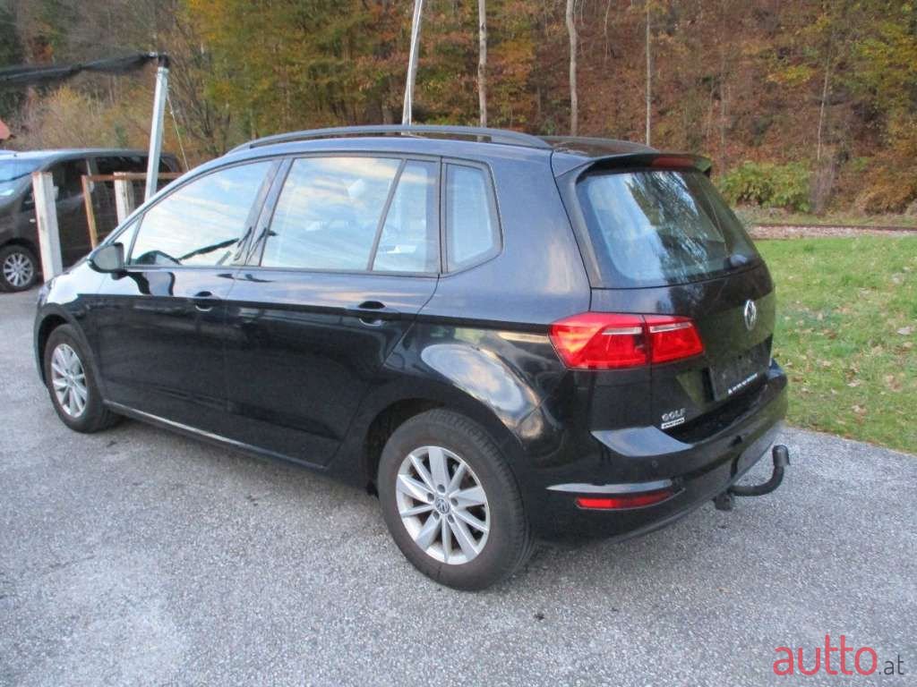 2015' Volkswagen Golf photo #2