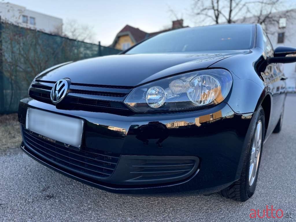 2009' Volkswagen Golf photo #3