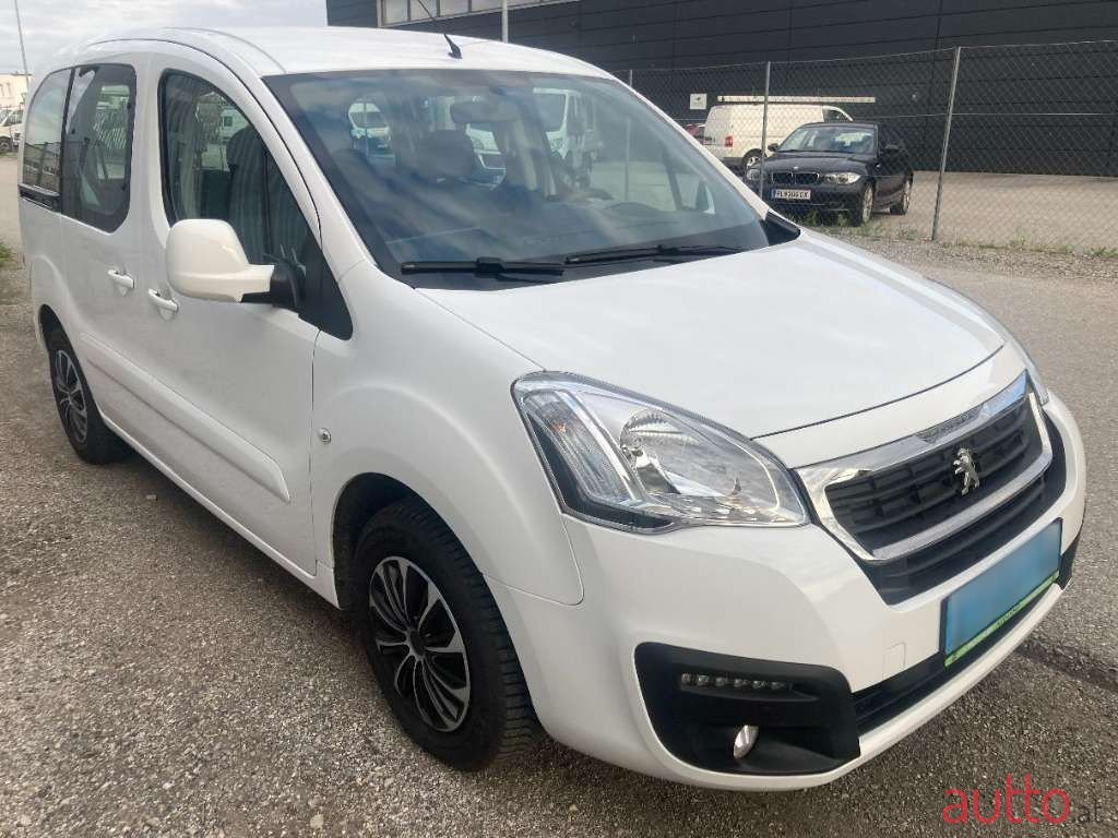 2015' Peugeot Partner photo #3