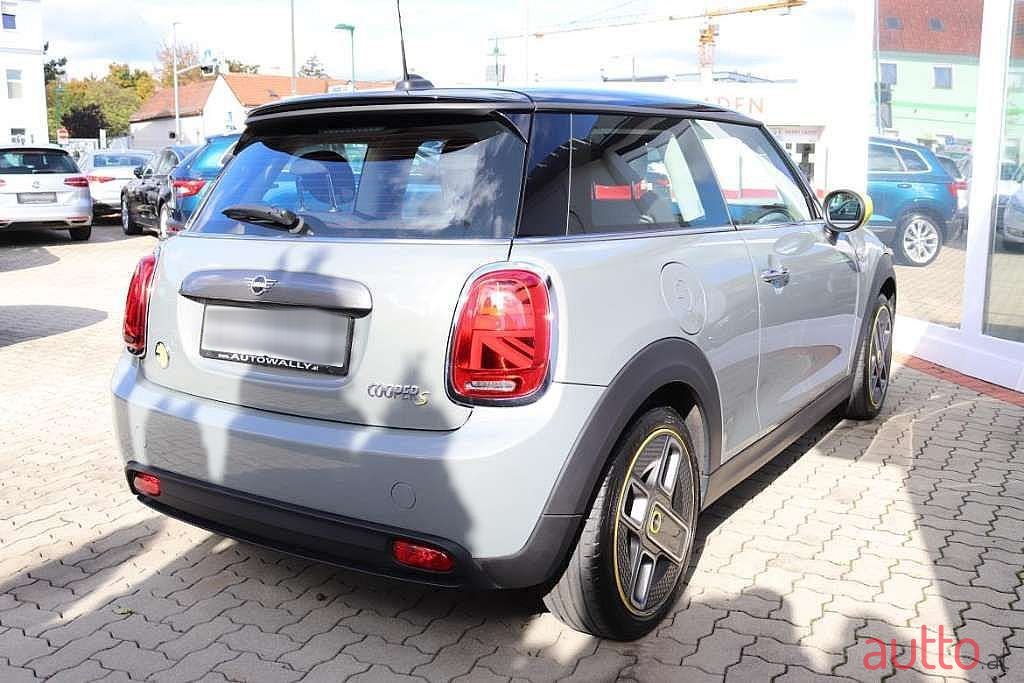 2020' MINI Cooper photo #3