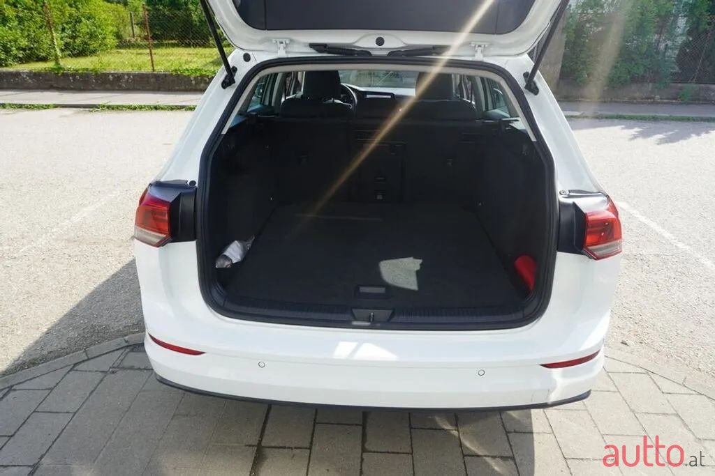 2023' Volkswagen Golf photo #4
