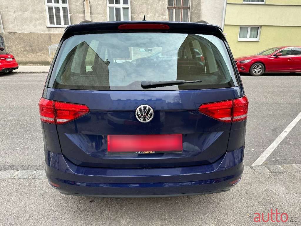 2014' Volkswagen Touran photo #3