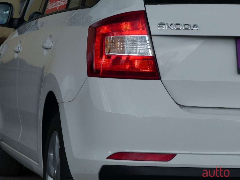 2015' Skoda Rapid photo #6