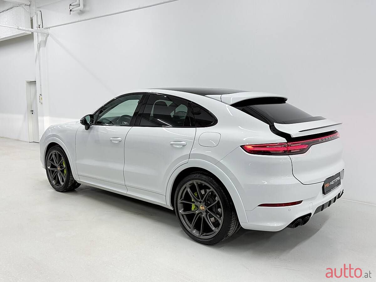 2020' Porsche Cayenne photo #5