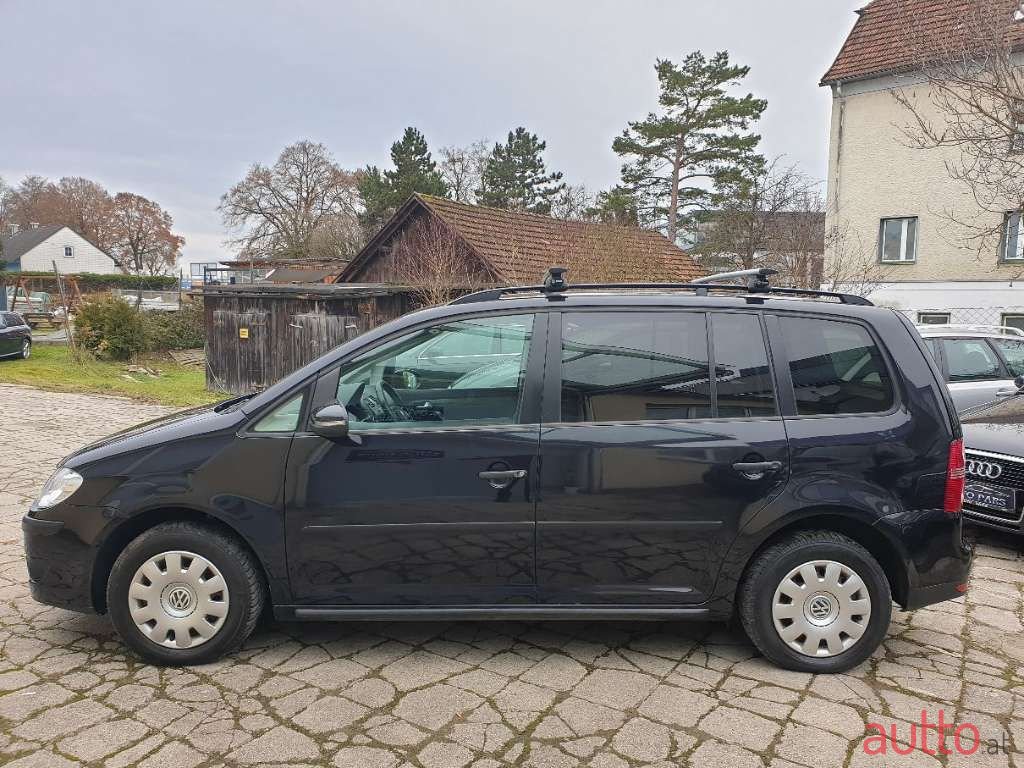 2009' Volkswagen Touran photo #4