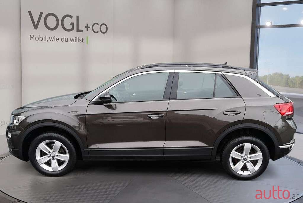 2019' Volkswagen T-Roc photo #2