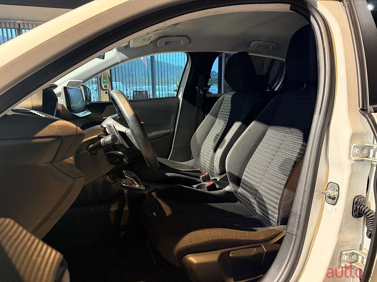 2021' Peugeot 208 photo #6