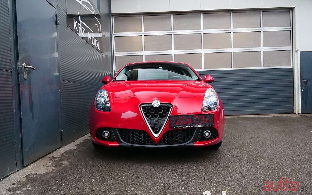 2018' Alfa Romeo Giulietta photo #2