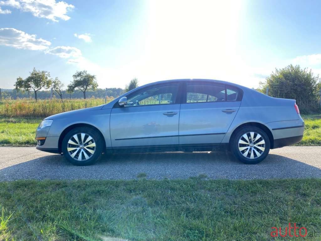 2010' Volkswagen Passat photo #3