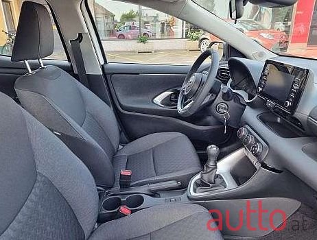 2023' Toyota Yaris photo #6