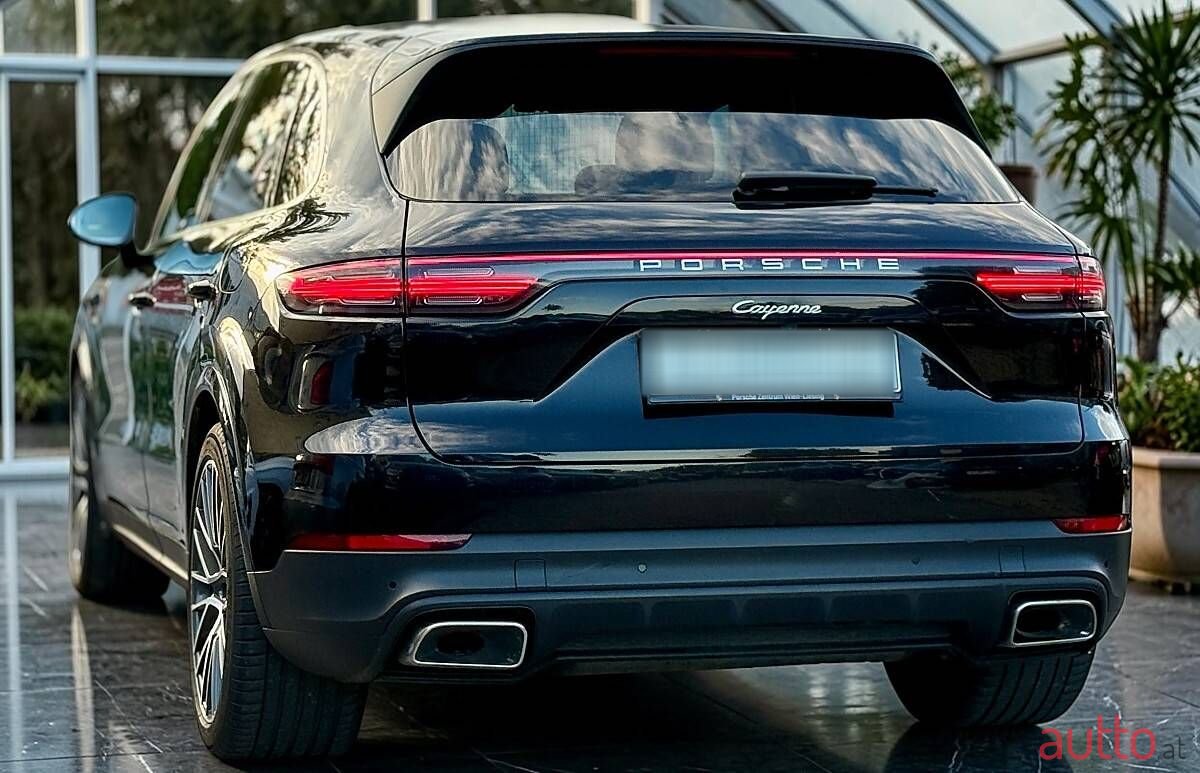 2019' Porsche Cayenne photo #5