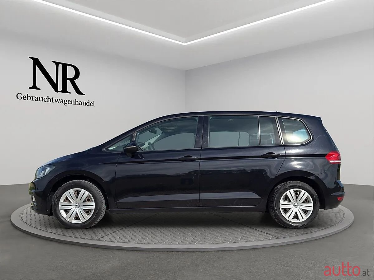 2017' Volkswagen Touran photo #3