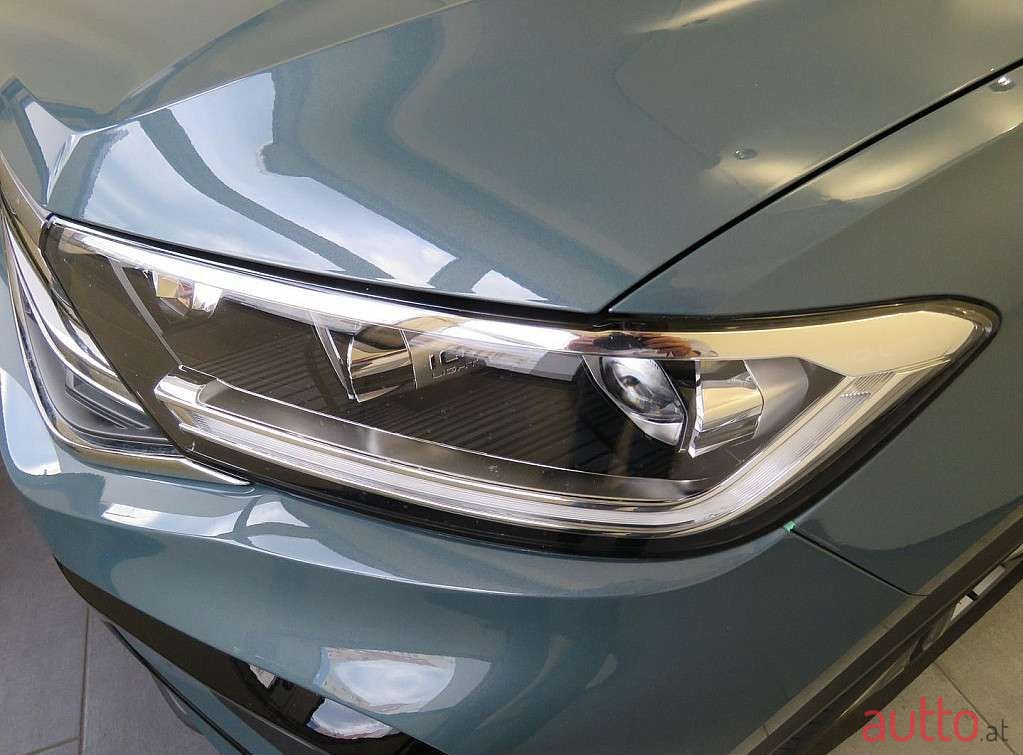 2022' Volkswagen T-Roc photo #3