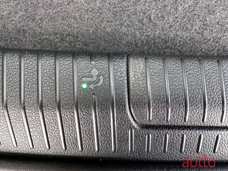 2017' Volkswagen Golf photo #5