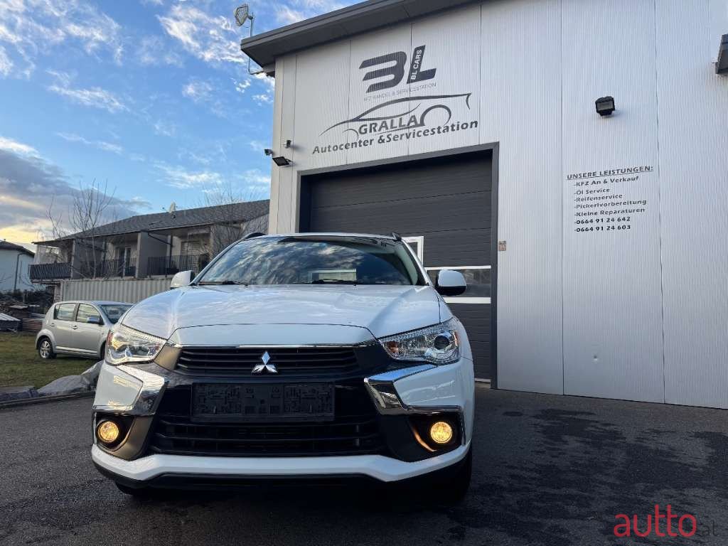 2017' Mitsubishi ASX photo #2