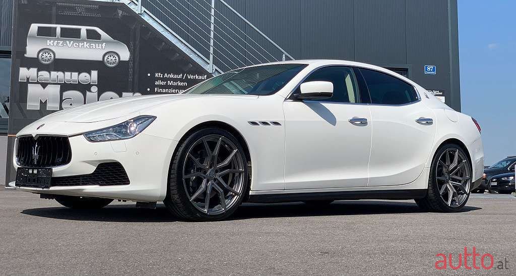 2016' Maserati Ghibli photo #3