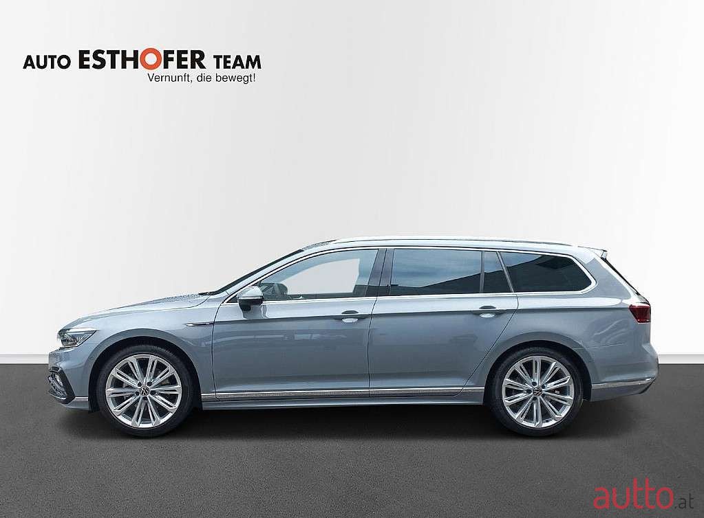 2023' Volkswagen Passat photo #2