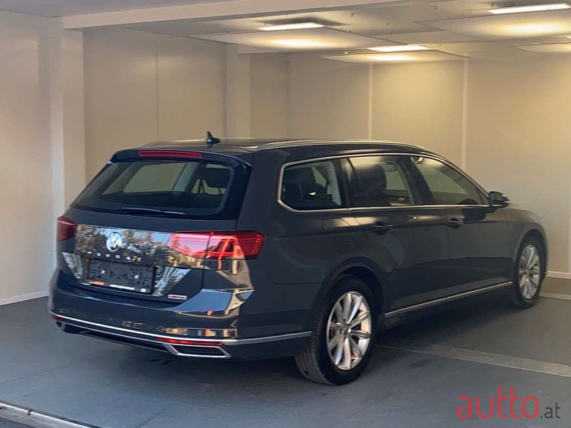 2019' Volkswagen Passat photo #4
