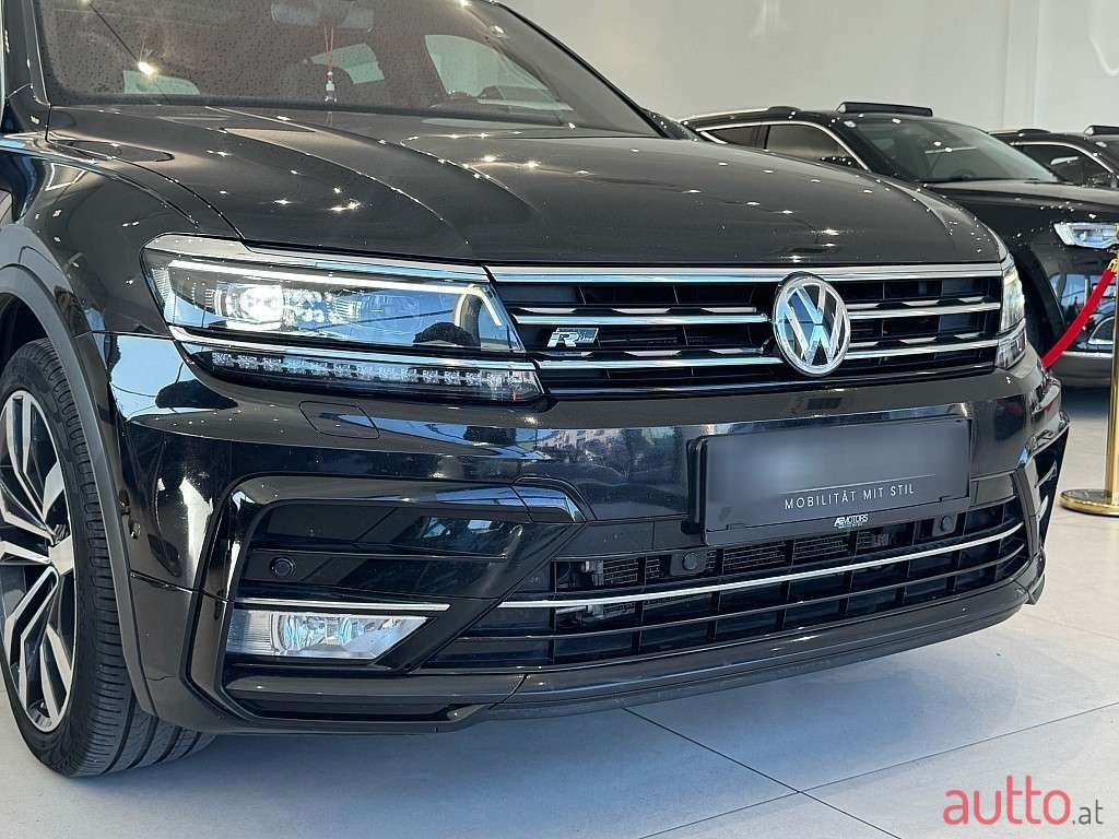 2017' Volkswagen Tiguan photo #6