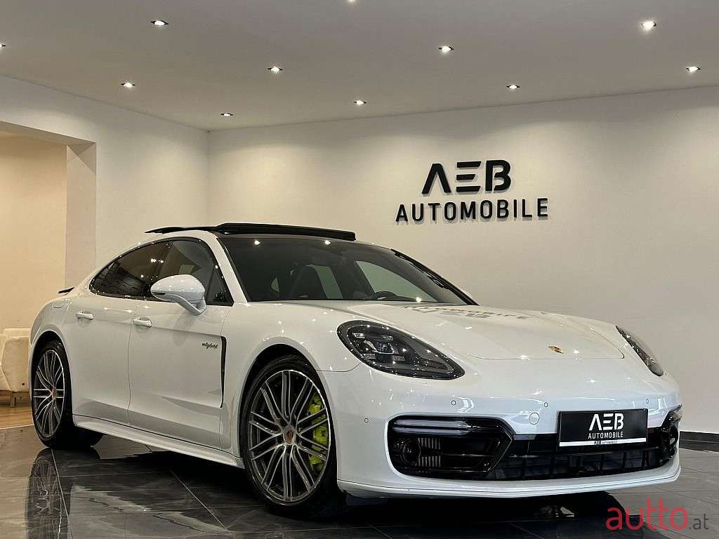 2018' Porsche Panamera photo #6