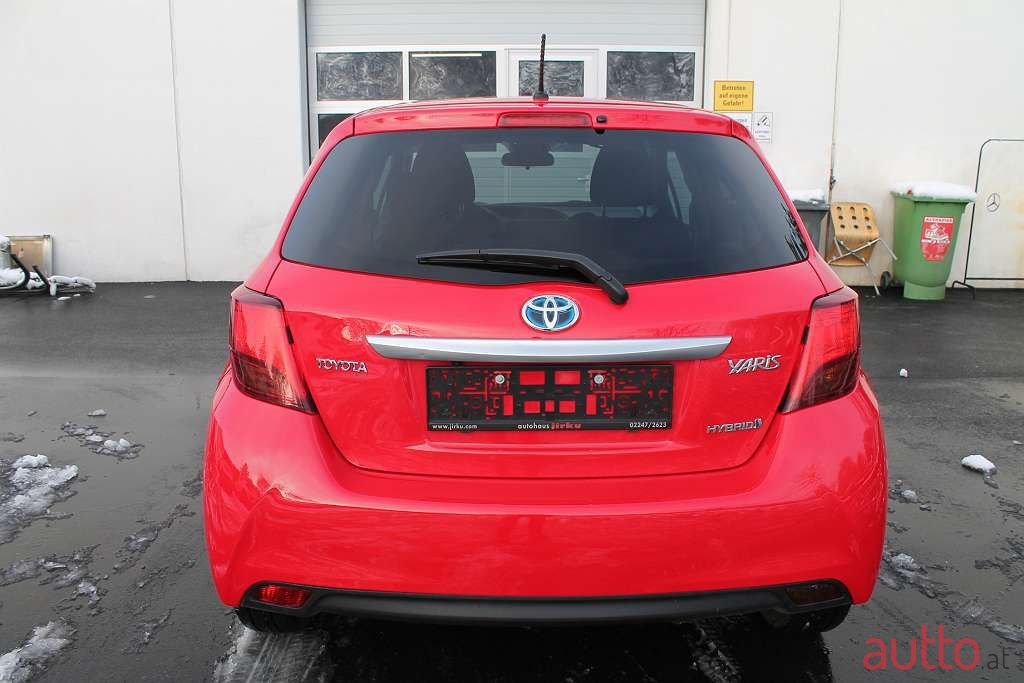 2016' Toyota Yaris photo #4