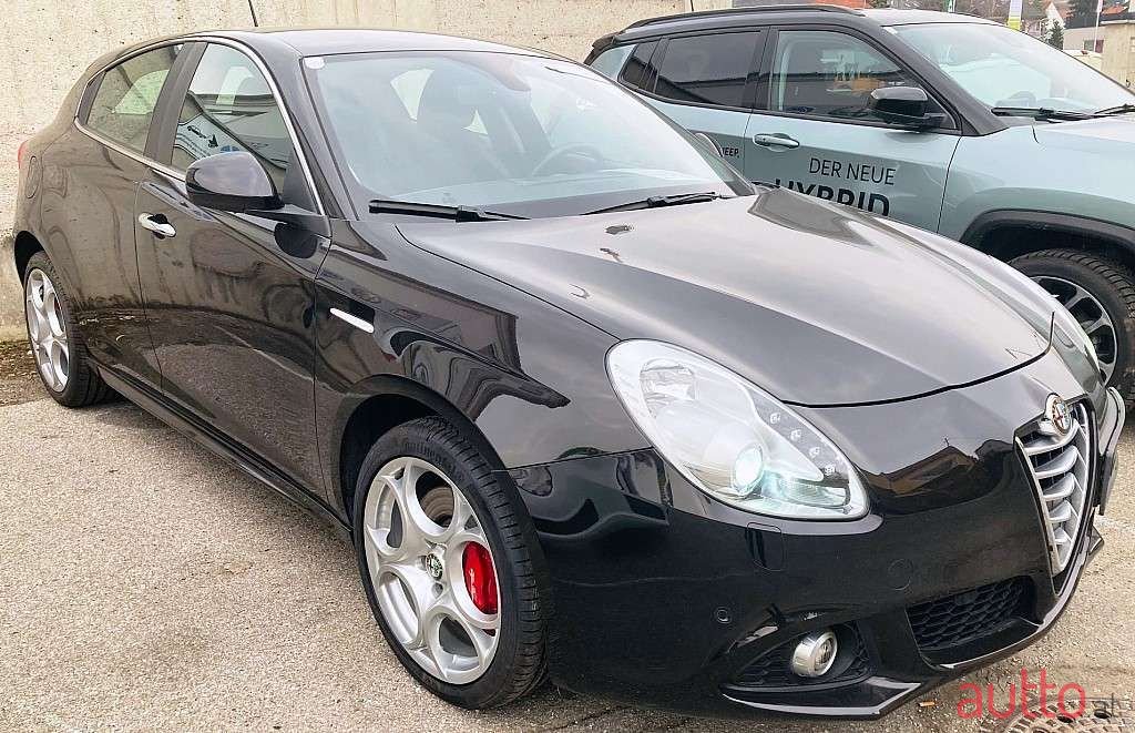 2014' Alfa Romeo Giulietta photo #1