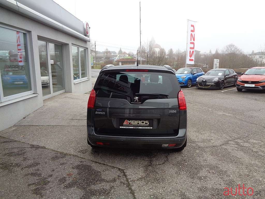 2015' Peugeot 5008 photo #5