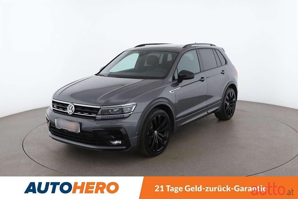 2019' Volkswagen Tiguan photo #1