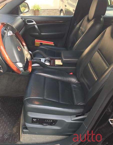 2004' Porsche Cayenne photo #1