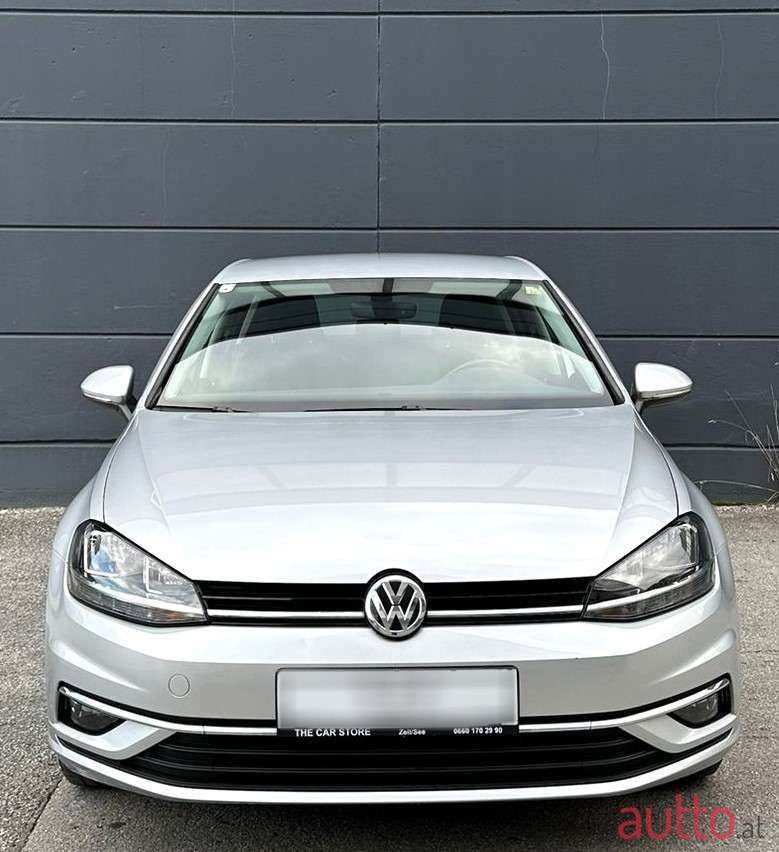 2019' Volkswagen Golf photo #2