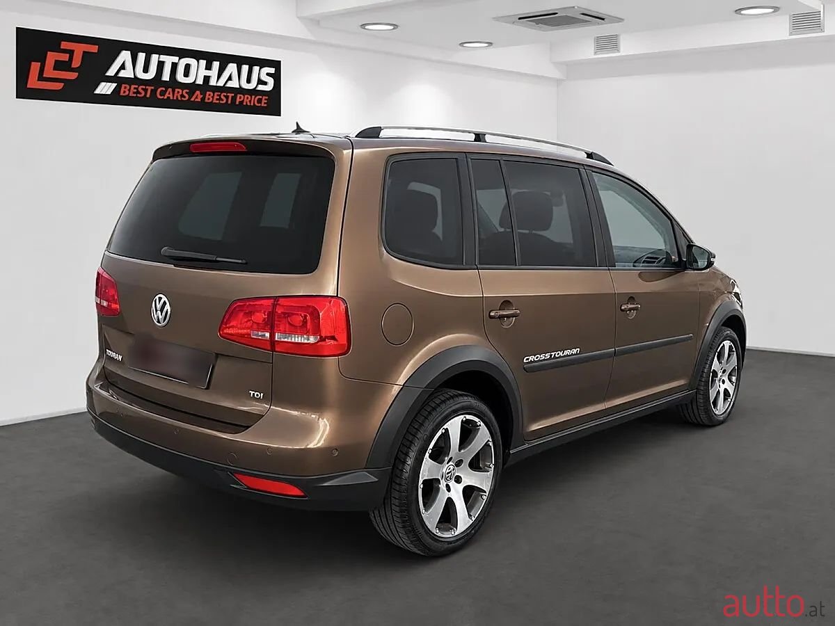 2012' Volkswagen Touran photo #6