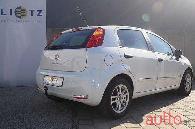 2015' Fiat Punto photo #2