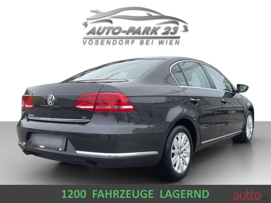 2011' Volkswagen Passat photo #2