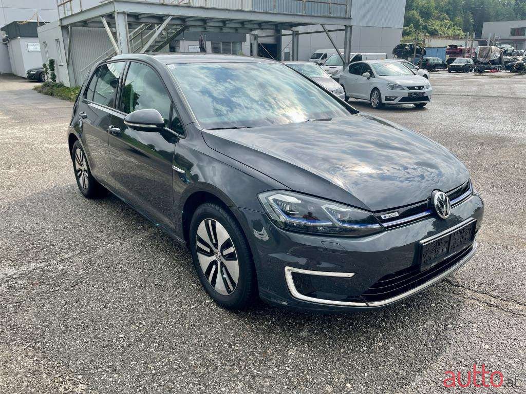 2017' Volkswagen Golf photo #4